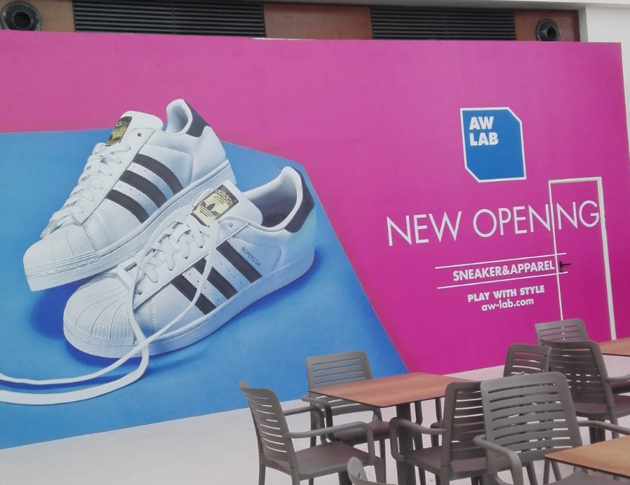 EspTorrelodones's tweet image. ¡Nuevas aperturas en nuestro centro comercial! Ubicados en Primera Planta, al lado de La Plaza y de #Ferreti. 💙🙌
Le damos la bienvenida a #OKAIDI, una marca de ropa infantil de 0 a 14 años, y a #AWLAB, una línea de zapatillas, ropa y accesorios urbanos y de deporte.