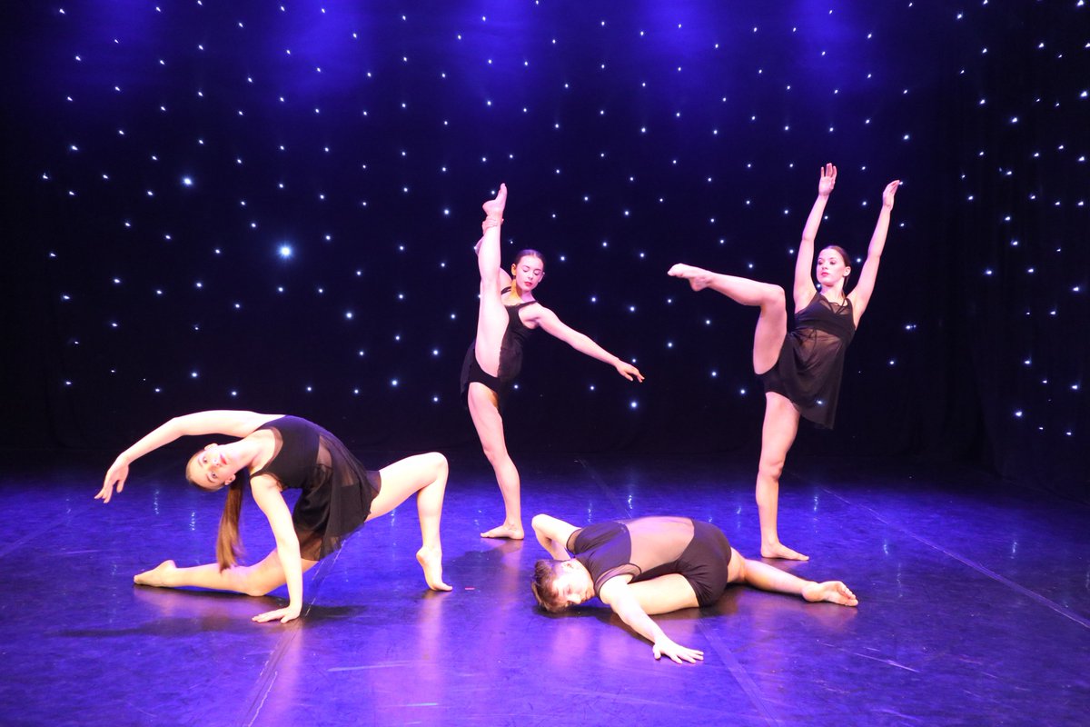 CAPACOLLEGE's tweet photo. We love this! Here's another sneak peek at the stunning neo-classical quartet choreographed by our Artistic Director and performed by some of our first year students. Just stunning #CAPACollege #dance #quartet #performingarts 👯‍♀️ https://t.co/AEERwVhjfN