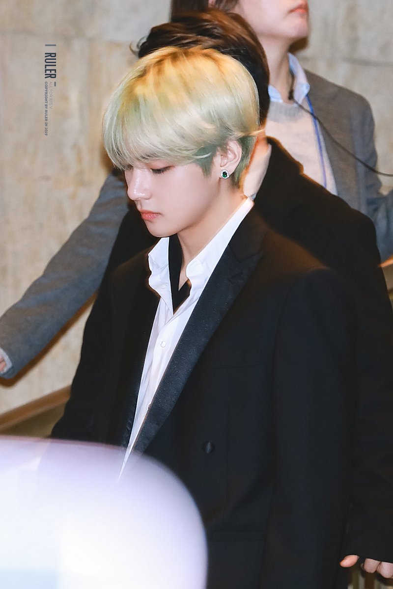 BTSVChile's tweet photo. [HQ] 190226 👑 #V at the Edaily Culture Awards⁠ #뷔 #태형 #태태 | Cr. RULER_V

#이데일리문화대상 #BTS #방탄소년단 ⁠@BTS_twt https://t.co/SoofZK9Cnx