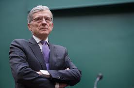 whartonknows's tweet photo. Tues. @whartonknows on @BizRadio132 (11:30A ET):
Former #FCC Chairman @tewheels joins the show to discuss his latest book "From Gutenberg to Google" which looks at how network revolutions over the years are very similar. #GutenbergPress #telegraph #digital https://t.co/LEO4bBmB9P