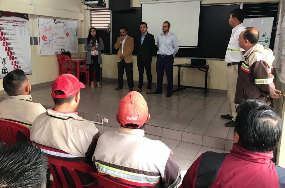 secap_ec's tweet photo. #Ibarra | Se socializó el proceso de certificación de personas por competencias laborales, a los trabajadores del área de ventas de la empresa Arca Continental, a fin de que tengan información completa para obtener el aval de su experiencia.
#CertifícateConSecap #SecapZonal1 https://t.co/7KADQ5czFA