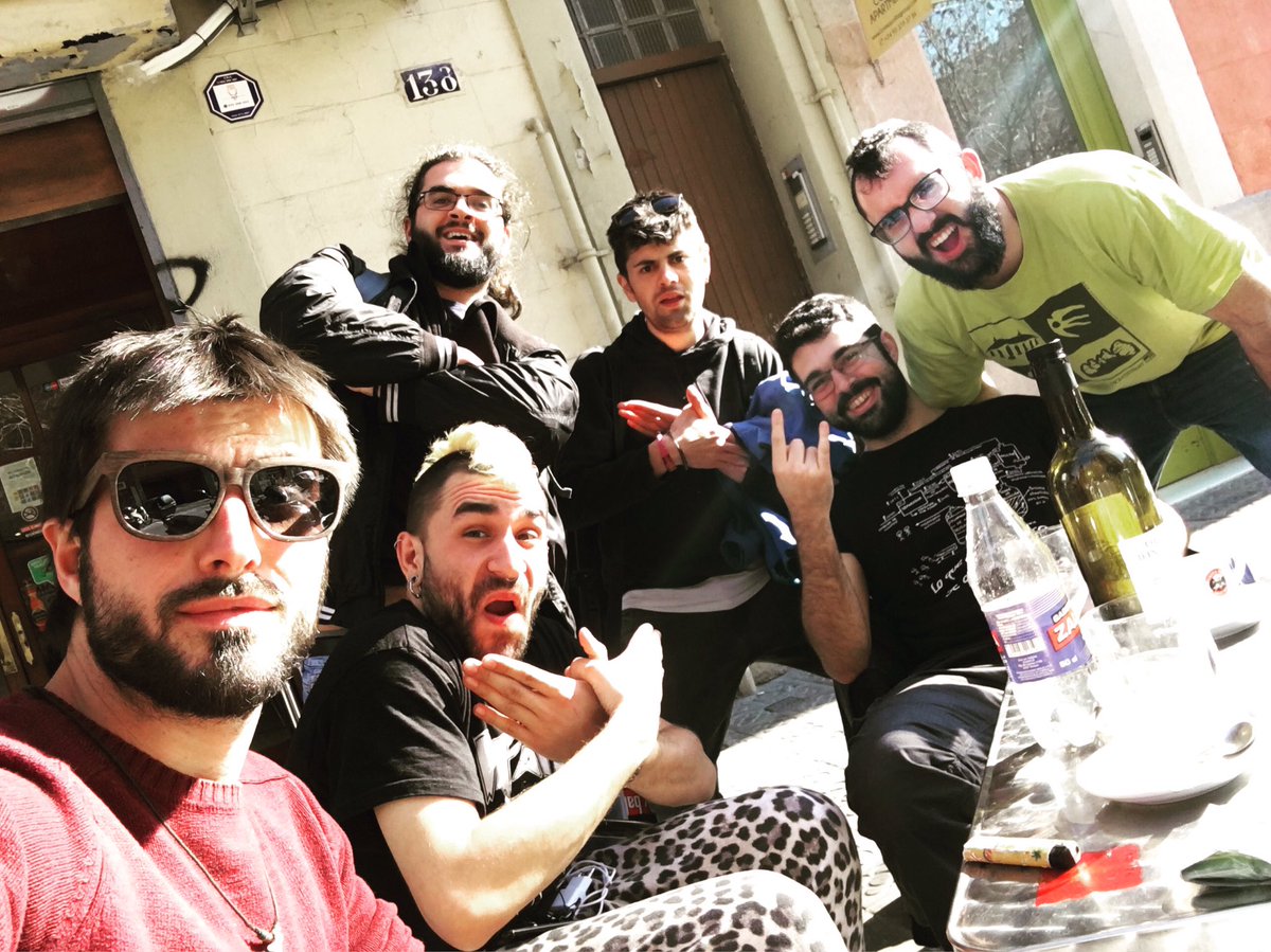 deceleratrixx's tweet photo. Parlant de FUNKY BUSINESSSS amb els bro’s de @soulrait 😄😄🙌🏻🙌🏻 SAVE THE GROOVE!!
#deceleratrix #soultrait #business #funky #groove #funk #funkrock #funkmetal #funkcelona #funktalunya https://t.co/qiz14zXvly