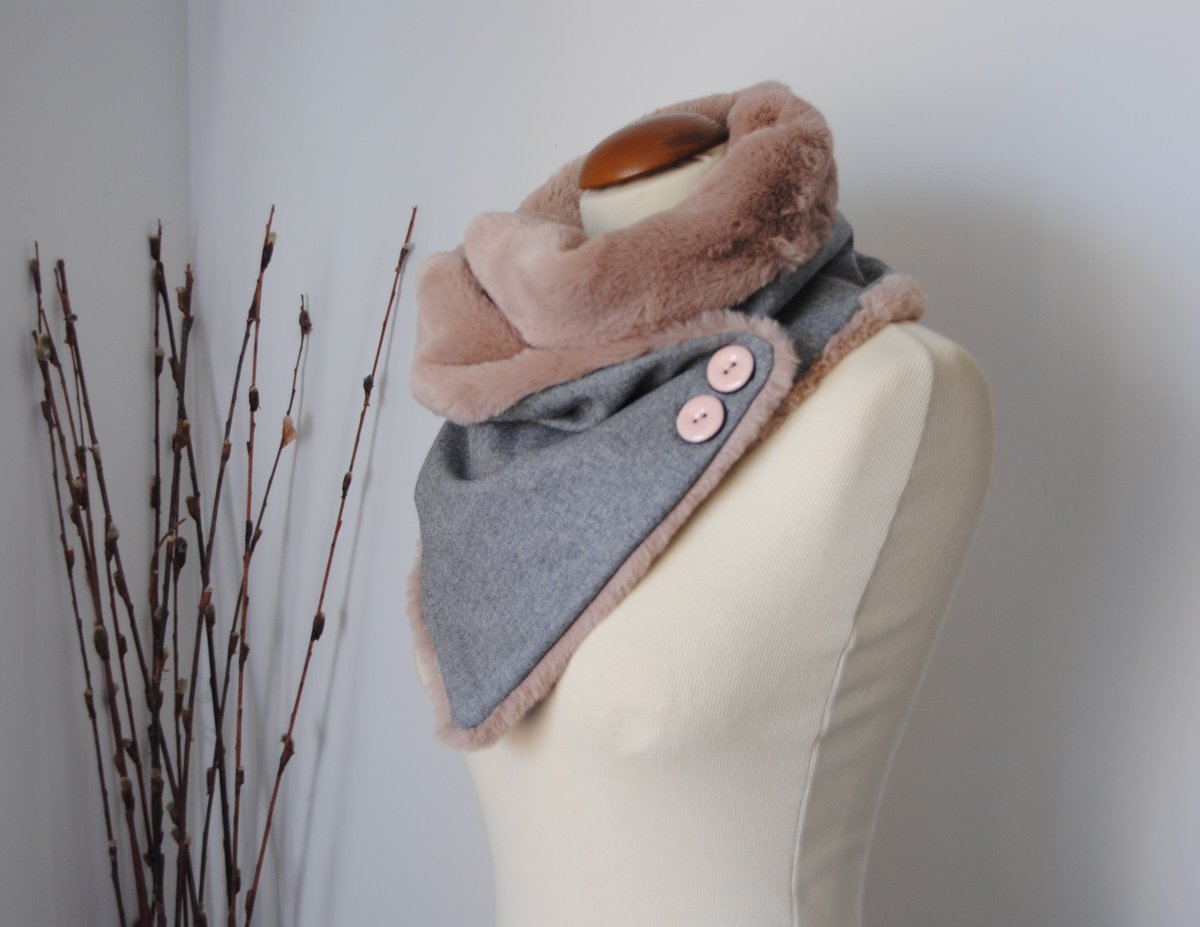 CariciasIn's tweet image. Su "Caricia" era como un abrazo en invierno...

#CariciasDeInvierno #WinterOutfit #cuellos #handmadegifts #regalosoriginales
#complementos #moda #fashion #accesorios #style #hechoamano  #handmade #tendencias #regalos #look #mujer #tiendaonline #trendy #love