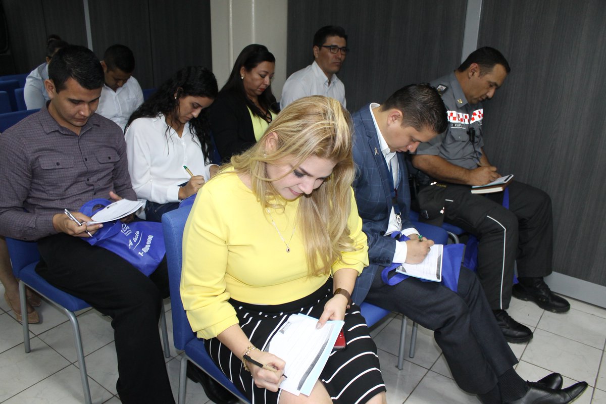 SupercomZona4's tweet photo. Los ciudadanos participan activamente en este proceso
 #SupercomRendiciónDeCuentas #Portoviejo https://t.co/t6xPD9Vl7T