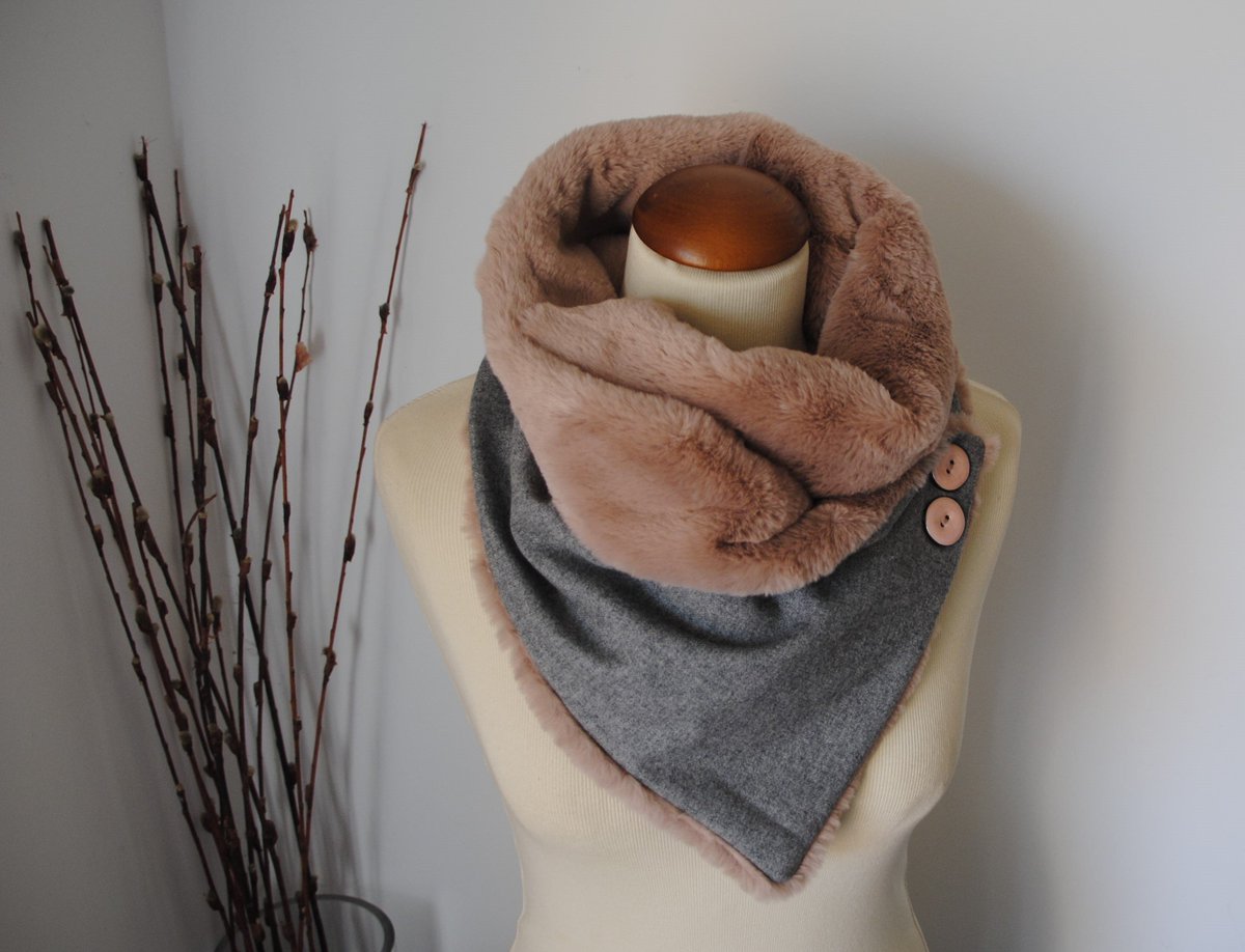 CariciasIn's tweet image. Su "Caricia" era como un abrazo en invierno...

#CariciasDeInvierno #WinterOutfit #cuellos #handmadegifts #regalosoriginales
#complementos #moda #fashion #accesorios #style #hechoamano  #handmade #tendencias #regalos #look #mujer #tiendaonline #trendy #love