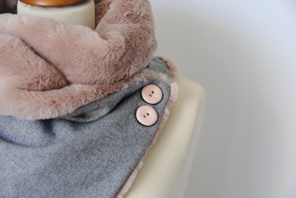 CariciasIn's tweet image. Su "Caricia" era como un abrazo en invierno...

#CariciasDeInvierno #WinterOutfit #cuellos #handmadegifts #regalosoriginales
#complementos #moda #fashion #accesorios #style #hechoamano  #handmade #tendencias #regalos #look #mujer #tiendaonline #trendy #love