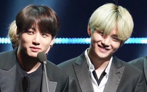 Taehyung has always been there with Jungkook, he’s the one pushing him to be out of his shell from the very beginning! So look at him being the proud boyfie wverytime Guk is accepting an award! #vkook  #kookv  #taekook 