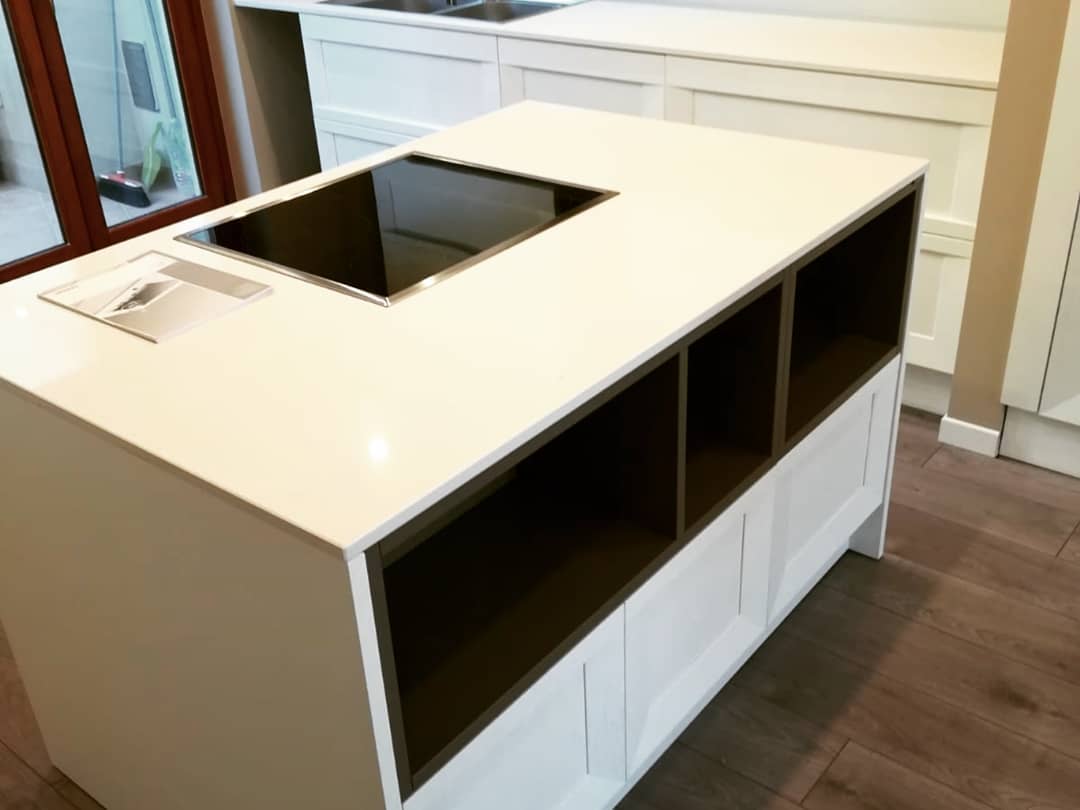 Berloni's tweet photo. Here is the Milan model of Berloni, matt white lacquered and island with hood built into the false ceiling and custom-made niche.
We thank Arredamenti Paciulli  for this magnificent and modern composition. https://t.co/emjBlK3vhL