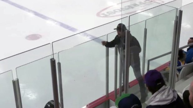 CTVMontreal's tweet image. Racist hockey fans taunt black player and family montreal.ctvnews.ca/racist-hockey-…