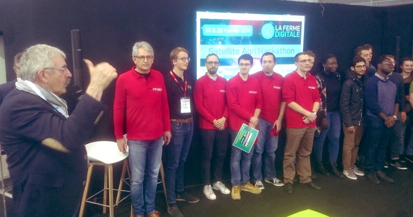 🚜 #SIMA19 Agri'Hackaton ➡️ 1er prix pour #MesParcelles ! Félicitations aux participants 👋😀