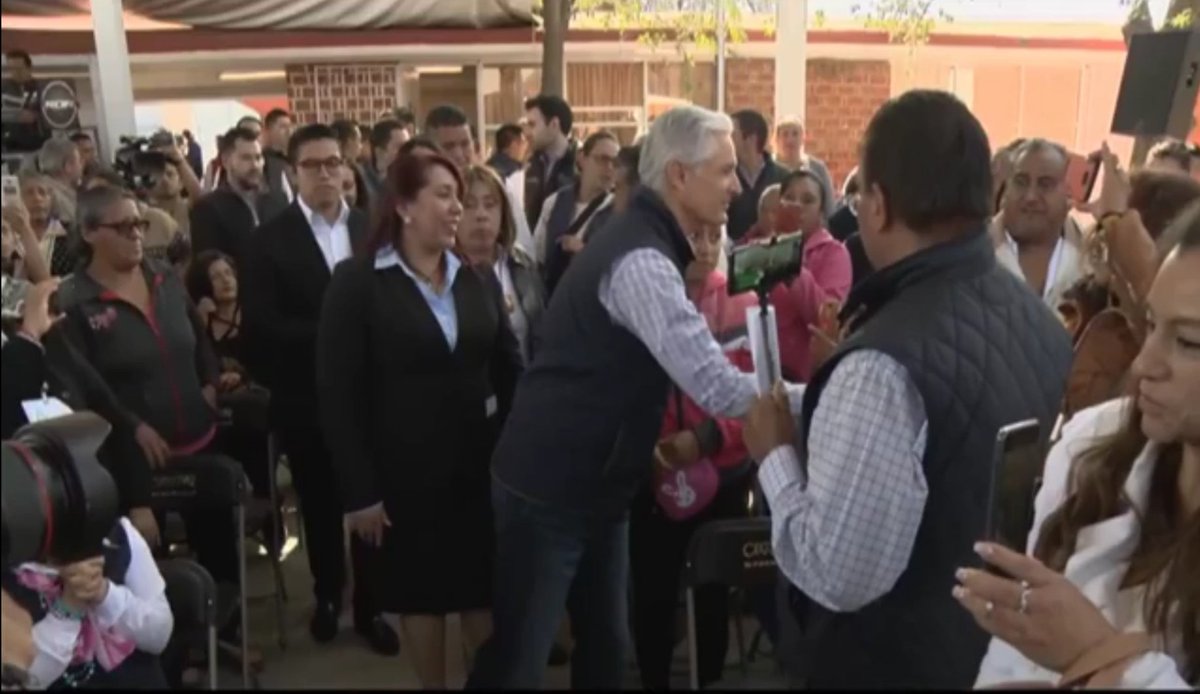 Edomex's tweet photo. Sigue la transmisión #EnVivo de la Rehabilitación Integral de la Plaza Morelos y Equipamiento del Centro de Atención Múltiple #43 "Coproseso", en #Papalotla. https://t.co/ceT6Es2lga https://t.co/Ukwla8BkIf