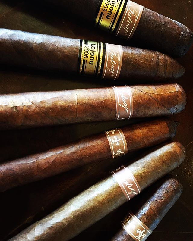 FamousSmokeShop's tweet photo. Today feels like an old school @tatuajeinc kind of day. #cigar #cigars #cigarlife #cigarlifestyle #cigarstyle #tatuajetuesday #tatuajecigars #oldschool #cigaraficionado #cigaraficionados #brownlabel #cigarsmoking #smokingcigars #cigarworld #coffee #stay… https://t.co/jzsSUb7ImP https://t.co/sJSvzR1H5B
