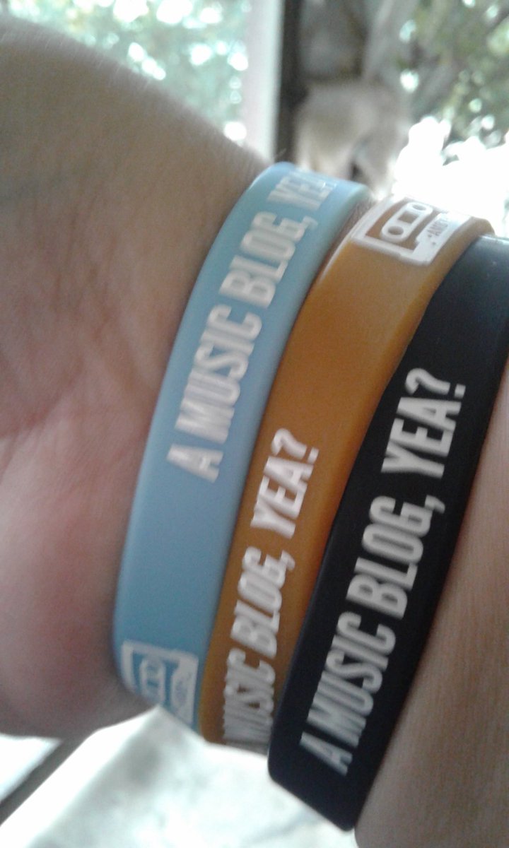 TweetsofJayBaca's tweet image. Got my @AliciaAtout merch in the mail today!! A beautiful 8x10 &amp;amp; really cool wristbands!! plus the sticker &amp;amp; personalized thank you note were a nice touch 👌 Bow down to the #InterviewQueen! #AMBY