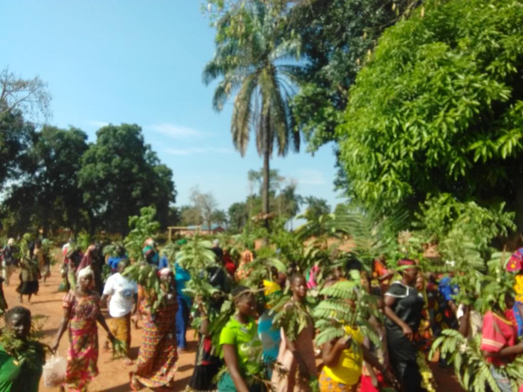 FleuryKoursany's tweet photo. Les femmes de Obo dans le Haut-Mbomou ont marché pour reclamer la securité à Obo et ses environs. #CARcrisis @FirminNgrebada @UN_CAR @HippolyteMARBOU @MarcelinRidja @agoufleury https://t.co/pKoxPI954h