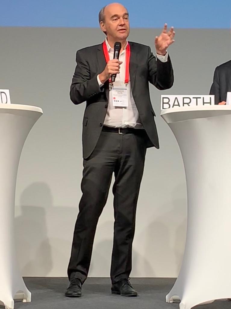 CHEManager_EU's tweet photo. @magnusnyden @DRussoInnovate @fgomz @isc3barth @isc3centre @wef @EuChemPa Friedrich Barth, @isc3centre, stated at #ECP19: „We went full speed into the plastics economy but we didn’t make it circular.“ https://t.co/puIWKGiXwA