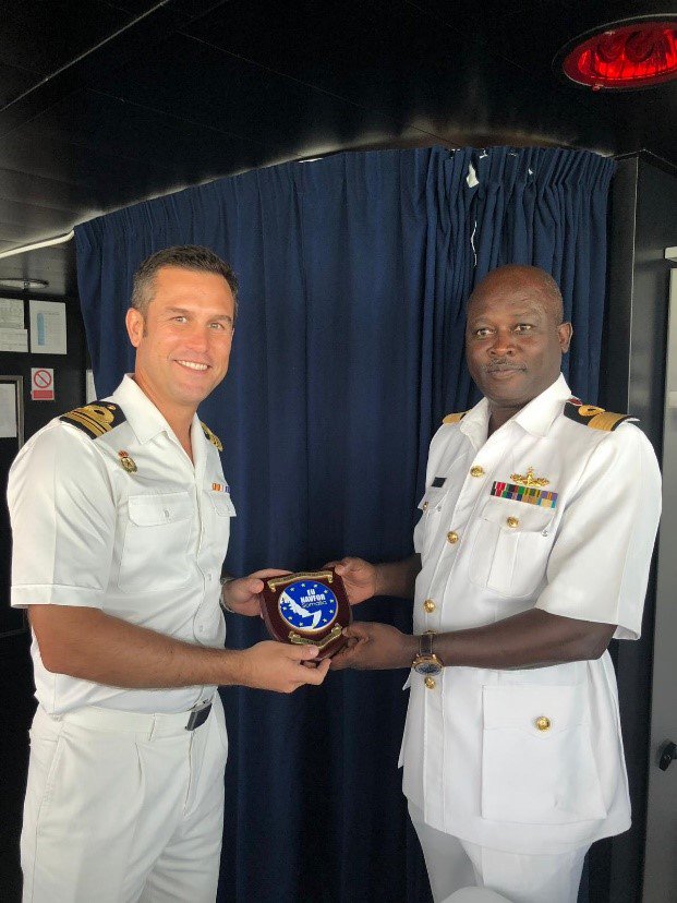 EUNAVFOR's tweet photo. The Commander Kenya Navy Base Mtongwe, Brigadier William Kombe, visited #OpAtlanta warship ESPS Relampago in Mombasa to share views on #maritimesecurity in the Indian Ocean and the ongoing cooperation between us.
🇪🇺🇰🇪🇪🇸 https://t.co/zI3ZOOiAO2