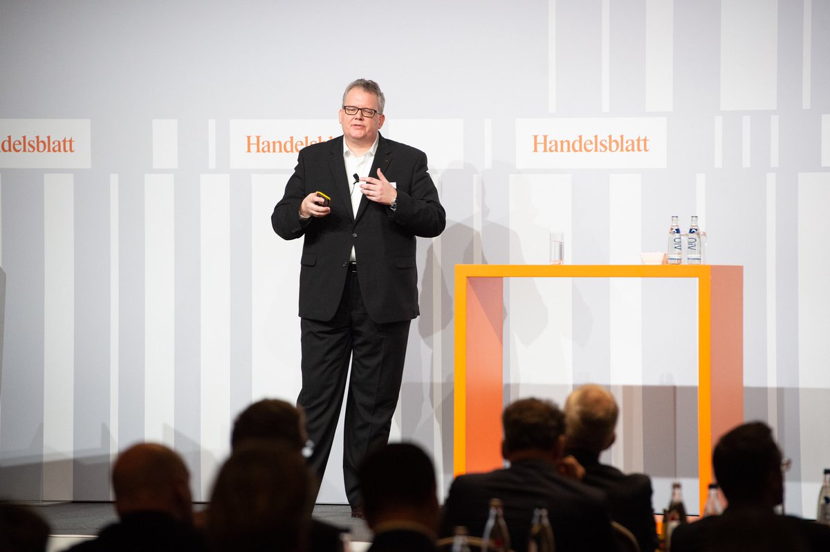 MCS_convenience's tweet photo. MCS Geschäftsführer Torsten Eichinger präsentierte vergangene Woche auf dem Branchentreff „Handel und Wandel in Tankstellen und Convenience-Shops“ des Handelsblatts die Vorzüge der mittelständischen Marktteilnehmer #aufAugenhöhe #tankstellenmittelstand #hbhandel https://t.co/TDEYZbi2bK