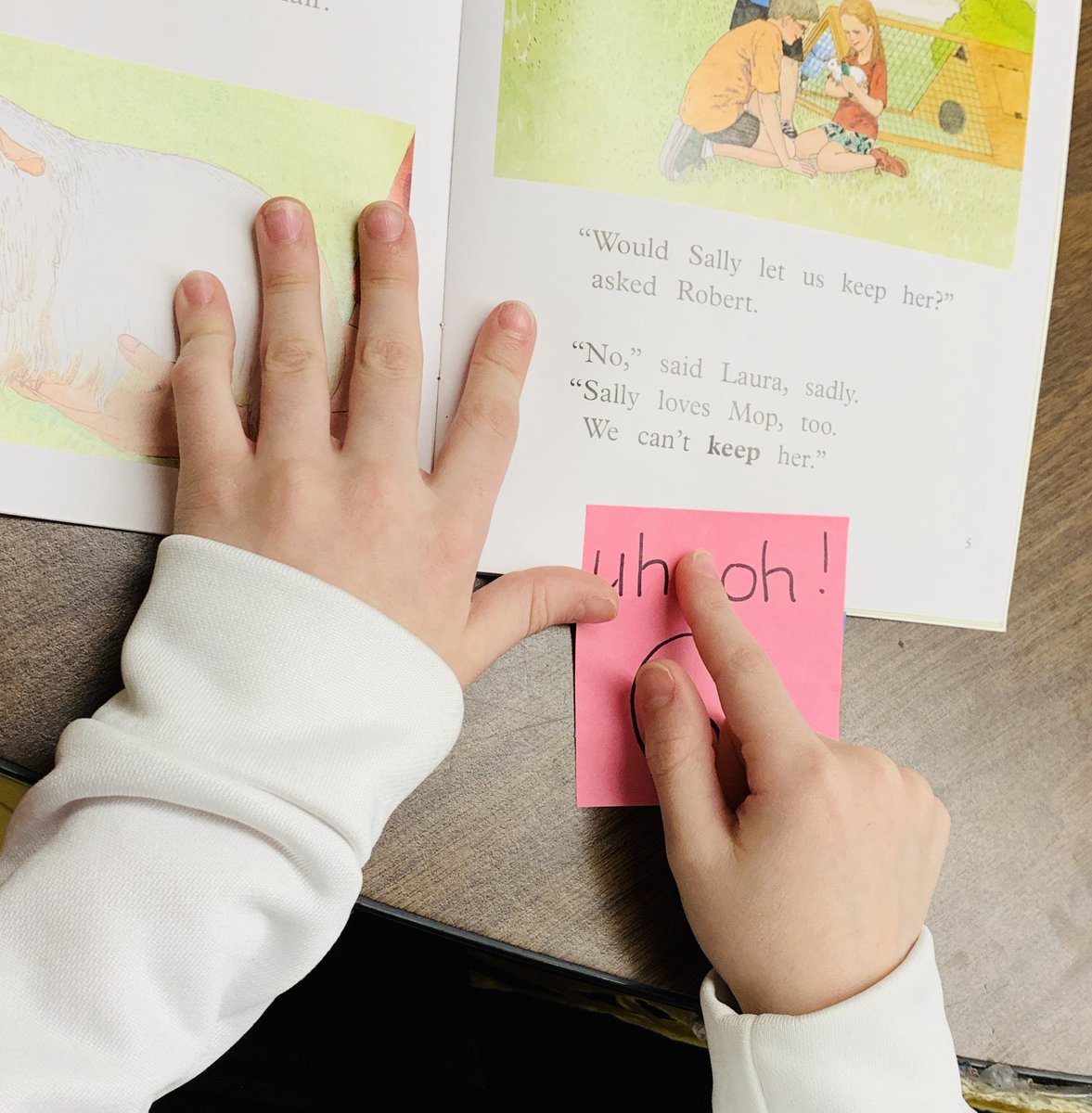 MrsIula's tweet image. 1st graders loved using post its to practice the the “😧Uh Oh...😅Phew” Strategy from  @JSerravallo during reading workshop! 😊📚🔎
@Hubbard_School #HubbardSchoolRocks #TeachingForUnderstanding