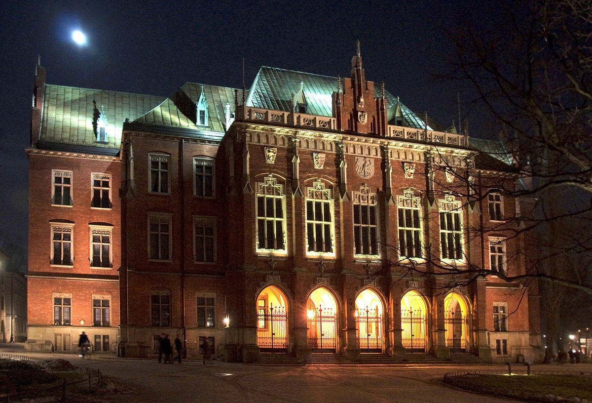 With a 650-year-old tradition, more than 80 fields of study and about 48 thousand students, the <a href="/JagiellonskiUni/">Uniwersytet Jagielloński</a> is one of the leading higher education centers in Central Europe. Come this Sunday to <a href="/studygoabroad/">Study and Go Abroad</a> Fair &amp; find out more ➡️bit.ly/2U4WdCk #ReadyStudyGoPoland