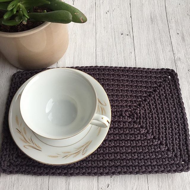 ArtimaDecor's tweet photo. The new #tablemat in my Etsy shop. Link in bio. 
#placemats #grey #coffetime *** https://t.co/rQaBEuuO2M https://t.co/VBBwC4IHcV