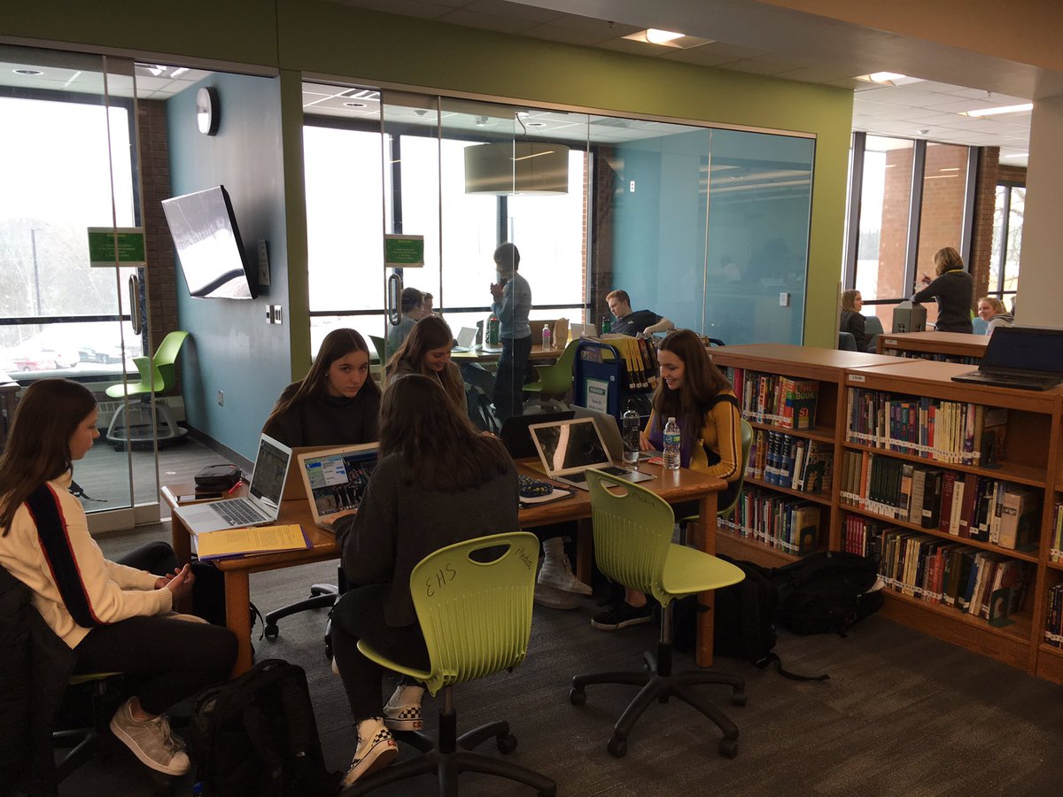 bookbagsara's tweet image. Busy day in the @edinaschools @edinahornets library. Google Expeditions, research project AND rapid pass registration. We ❤️ teaching and helping students! #MNlibrariestransform
