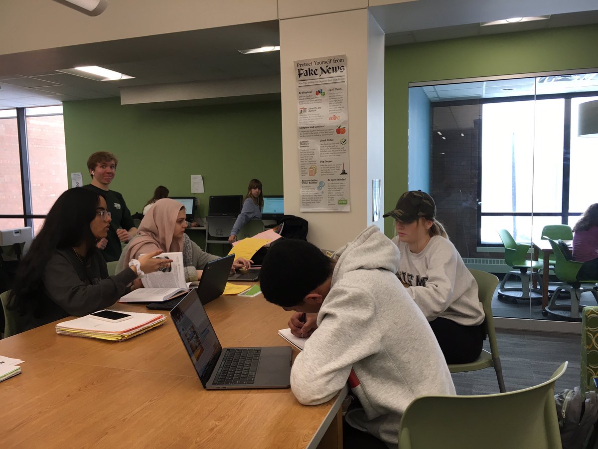 bookbagsara's tweet image. Busy day in the @edinaschools @edinahornets library. Google Expeditions, research project AND rapid pass registration. We ❤️ teaching and helping students! #MNlibrariestransform