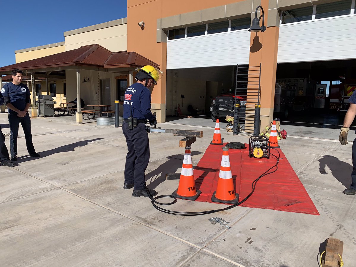 TubacFire's tweet photo. #TubacFire #HappeningNow B-shift Training with #ExtricationTools ๐จ๐ปโ๐๐ฉ๐ปโ๐
TubacFirefighters #Safety #CommunityStrong https://t.co/FmXlYu6bsH