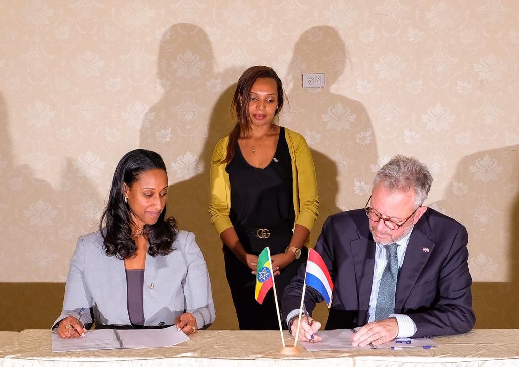 Today Ethiopia and The Netherlands signed MoU to work together on #CoolLogistics, to unlock Ethiopia's potential for export of fresh #Fruits &amp; #Vegetables. Looking forward to work with you, <a href="/dagmawit_moges/">Dagmawit Moges</a> and others! <a href="/AgriEthiopia/">LAN Ethiopia</a> @WB_Ethiopia