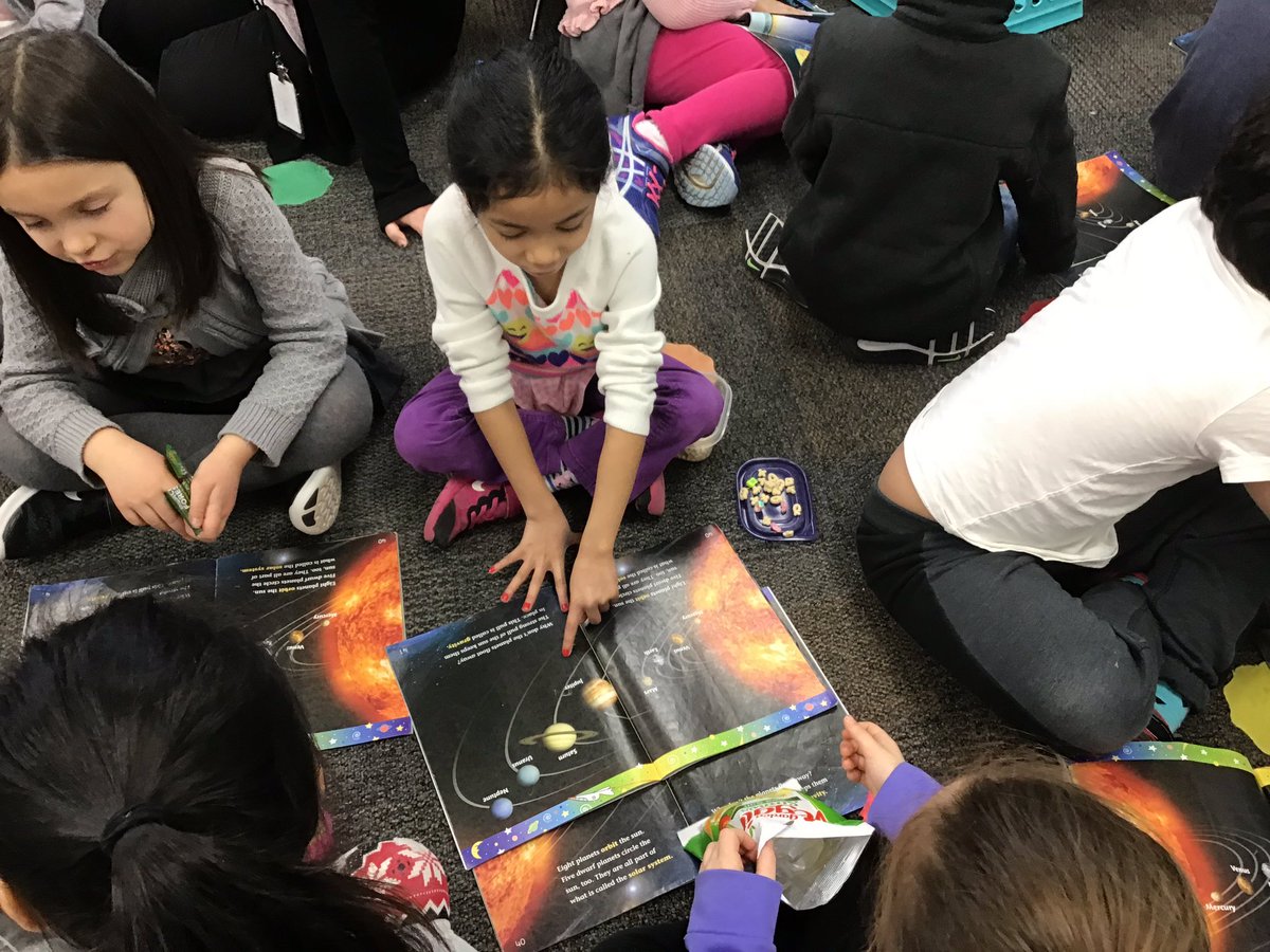 sgomberg15's tweet photo. Exploring different text features and their use in a timed pair share with our partners! #inspire96 #kagan #timedpairshare https://t.co/lYz0roIvB6