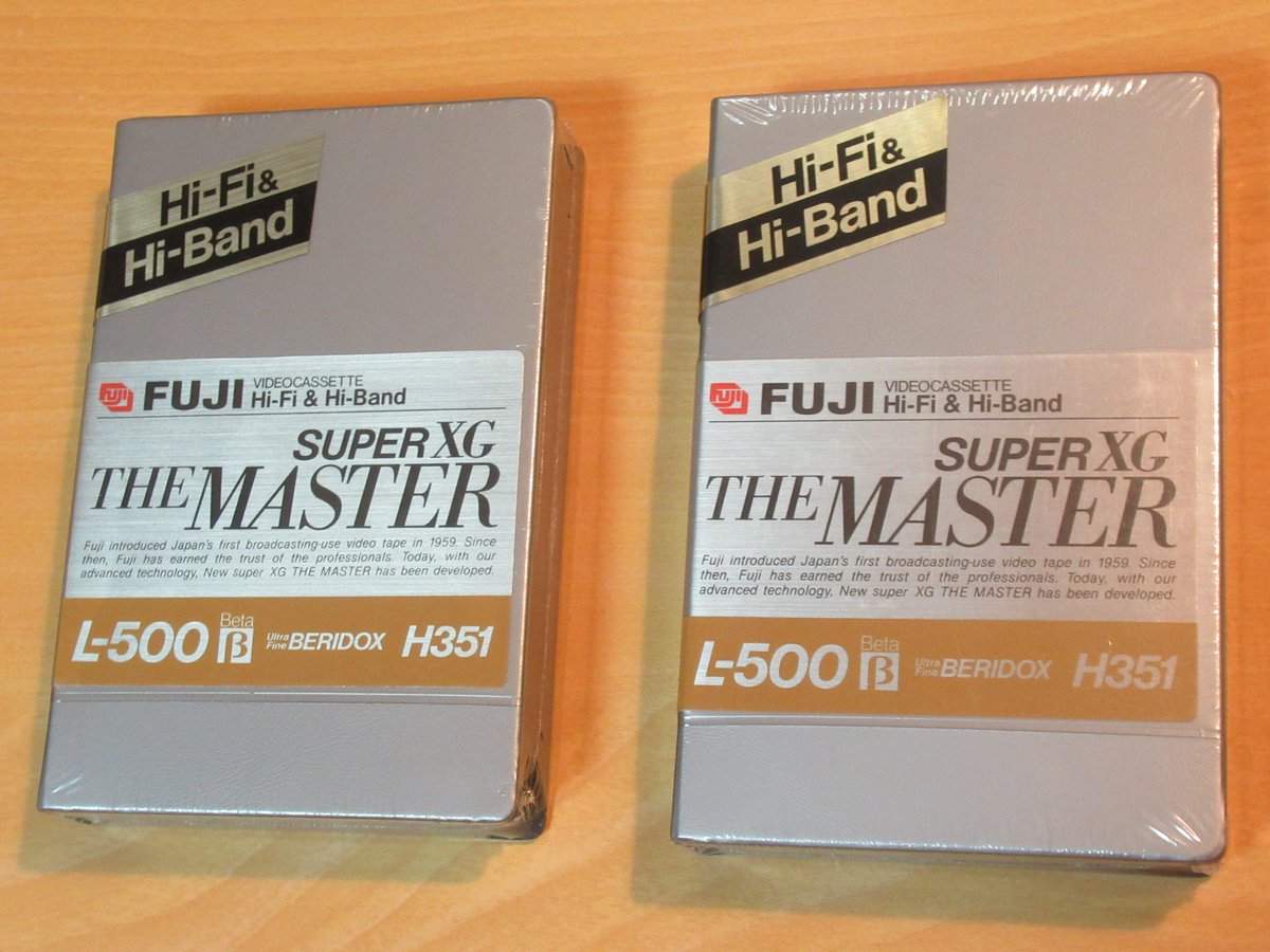 Mg Plus カウボーイビバップ 18話の作中で 世紀の頃は映像を記録するのに今みたいなディスクじゃなくてカセットに入ったビデオテープを使ってた デジタルじゃなくアナログで と語られていたけれど まさか現実の方がディスクの時代じゃなくなりつつ