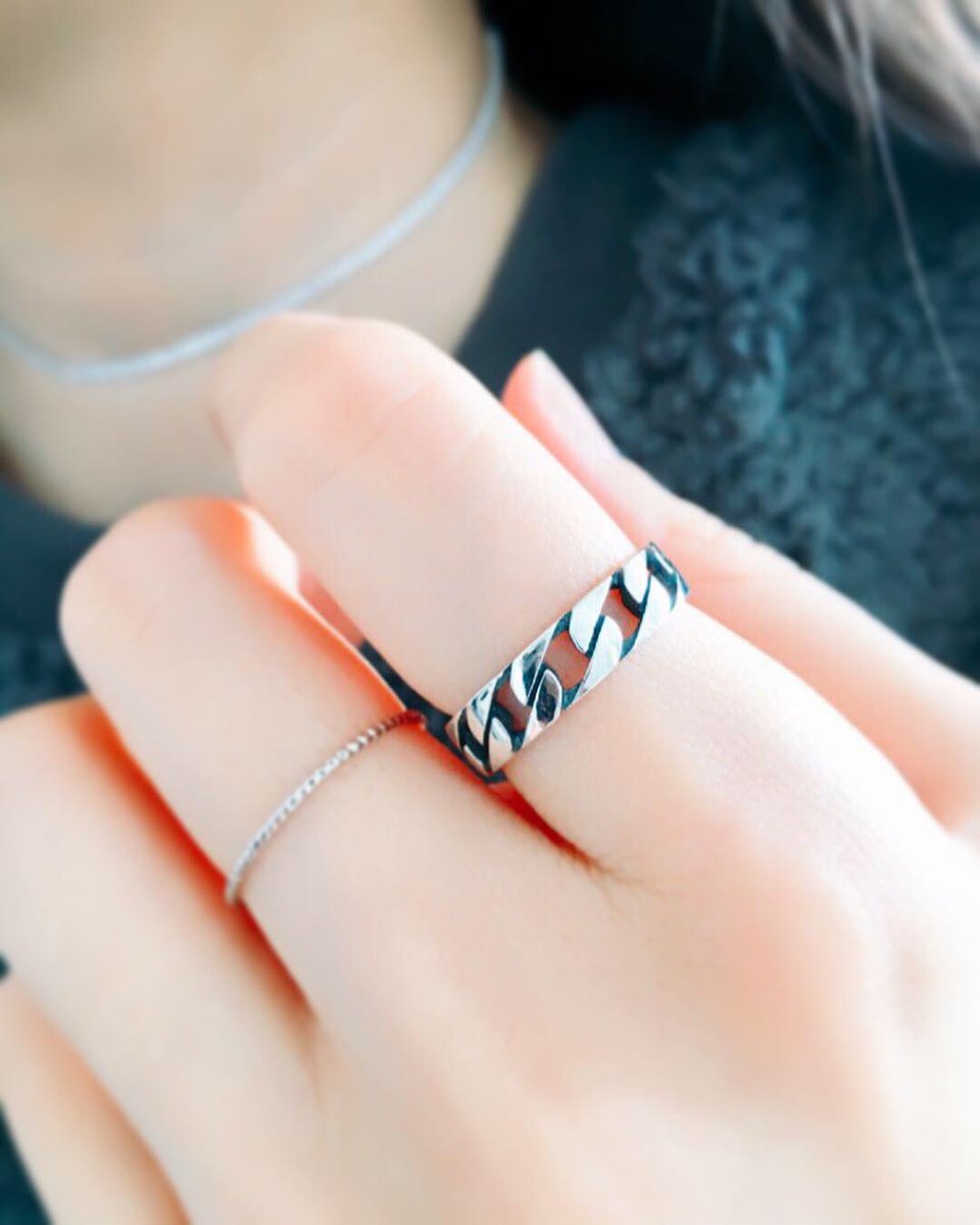 likeejstyle's tweet photo. Stylish chain link ring 🔗
(925 sterling silver)
So coooooool
https://t.co/47JU8Is6gy
❤️
.
.
.
#chain #link #stylish #ring #silverring #style #fashion #trend #cool #luxury #street #retro #love #happy #best #celebrity #like #lol #likeejstyle #likeejay #likeej https://t.co/d4eAwQpst4