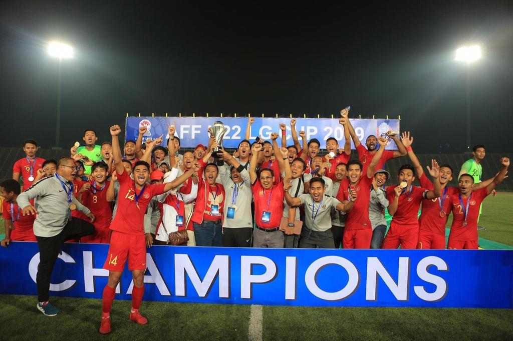Indonesia meraih Piala AFF U-22 2019 setelah menaklukkan  sang juara bertahan Thailand dengan skor 2-1 dalam laga final yang ketat di Phnom Penh, Kamboja, malam ini. Luar biasa. 

Dari Tanah Air, saya menyampaikan selamat kepada Timnas U-22 Indonesia!