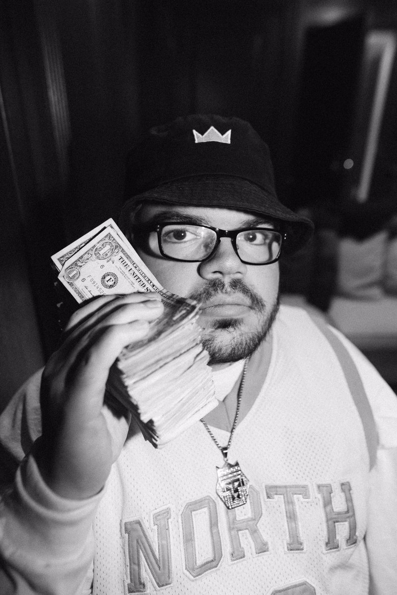 JustTheJuice's tweet image. Guess how much $ I’m holding for a special prize 😛💯