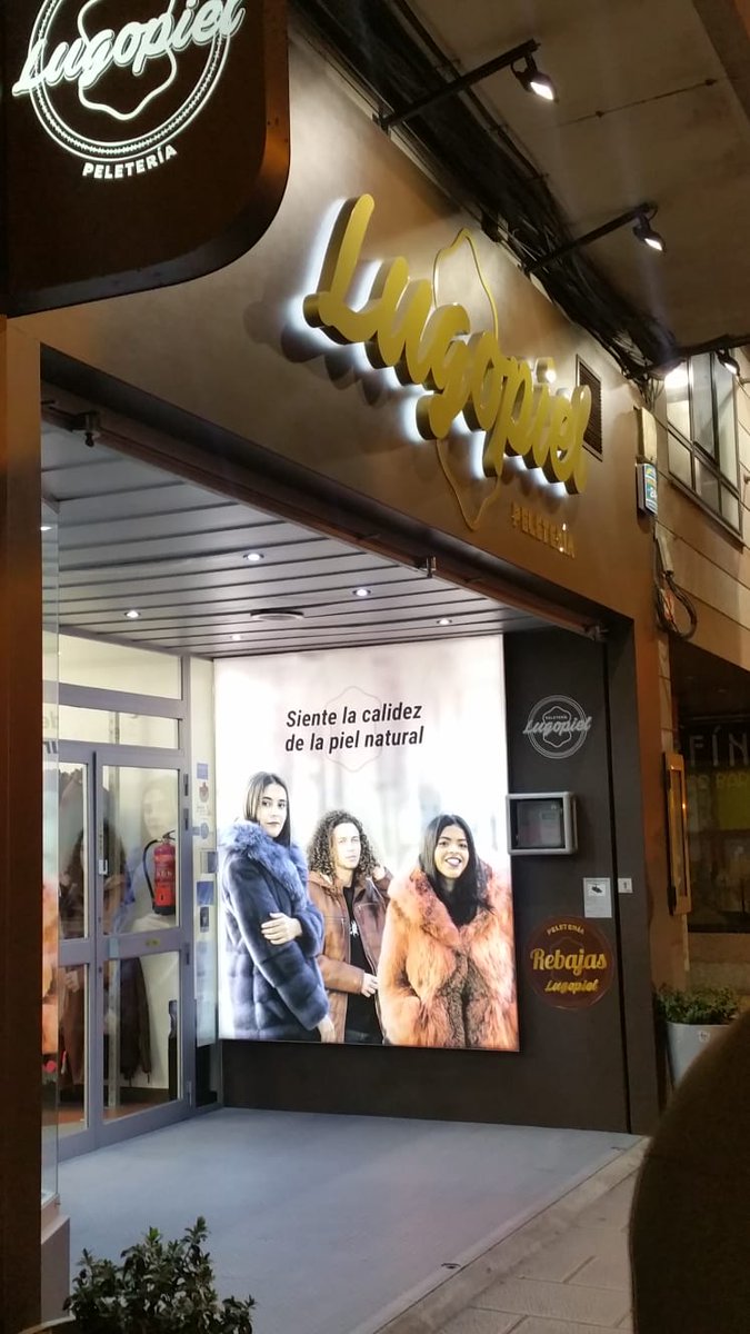 🗣🗣 Cada proyecto en el que nos implicamos es único. ¿Qué opinas de este trabajo integral para Lugopiel? Rótulo con letras corpóreas con luz, banderola, caja de luz... Cuidamos desde el primer al último detalle en este establecimiento de #Lugo