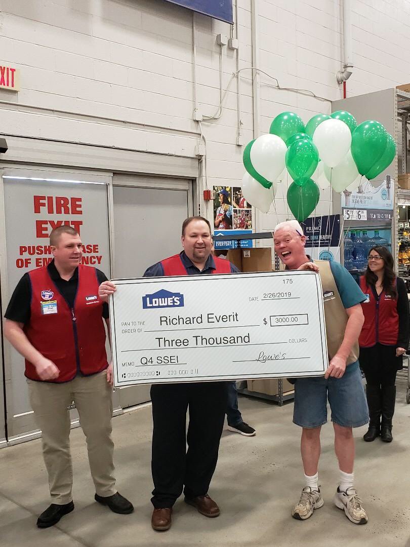 MTreasAdams's tweet photo. Another win for store #175 Johnstown!!!!! Congratulations to Richard and everyone in our store for achieving the exceptional customer service award!!!!!👏🏽👏🏽👏🏽👏🏽 https://t.co/H7nNEmIBaU