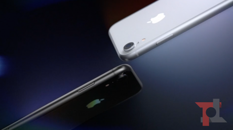 zazoomnews's tweet photo. iPhone XR è andato forte in Europa ma Galaxy J6 (2018) e P20 Lite gli hanno tenuto testa in Italia - #iPhone #andato #forte #Europa #Galaxy https://t.co/yjV9gy11NO https://t.co/G8VwTIruqV