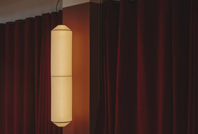 .<a href="/santacole/">Santa & Cole</a> nos transporta a Japón con Tekiò, la nueva lámpara firmada por Anthony Dickens bit.ly/2VnBoCf vía <a href="/arquitecturayd/">Arquitectura y Diseño</a>