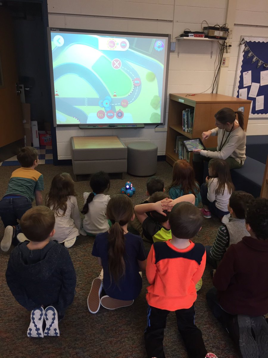 MrsRyanNCE's tweet photo. Lots of Critical Thinking happening in Maker Space today! @NorthCreekElem @Mrs_Rehmann https://t.co/DBSRYUAXzp