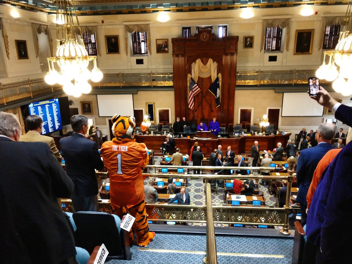 Phil_Hamby's tweet image. The Tiger looks on as @ClemsonUniv football and #DaboSwinney are recognized by the #SCGeneralAssembly 
#Clemson #TheTiger
#SouthCarolina #SCStateHouse