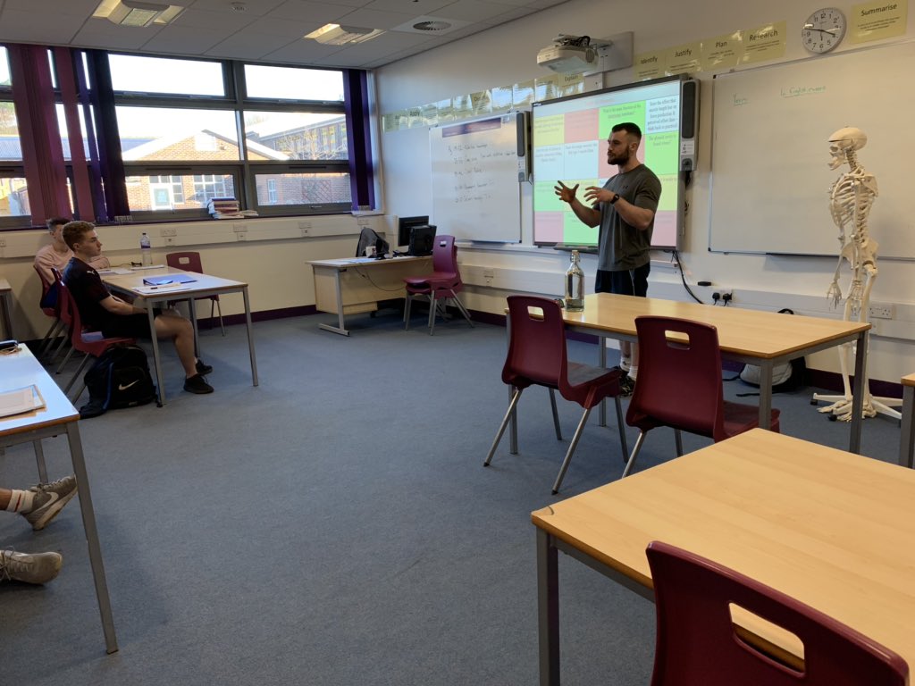 qmcsportpe's tweet photo. Always good to have industry professionals drop in and support the students development. Former Sports Science student Cam Ralph giving our Level 3 Personal Trainers @qmcollege some much needed insight into what it takes to become a successful PT. #thisQMcan https://t.co/Oxv9ipOyja