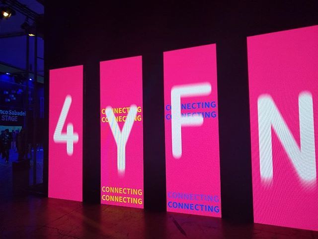Impulsohcom's tweet photo. En los stands de 4yfn tenemos mucha inteligencia humana contándonos en 1minuto sus proyectos de inteligencia artificial. Parece que el factor humano sigue contando a la hora de vender! #marketing #4yfn19 #futureisnow https://t.co/wxzhwQmo1A https://t.co/JkENms8JBd
