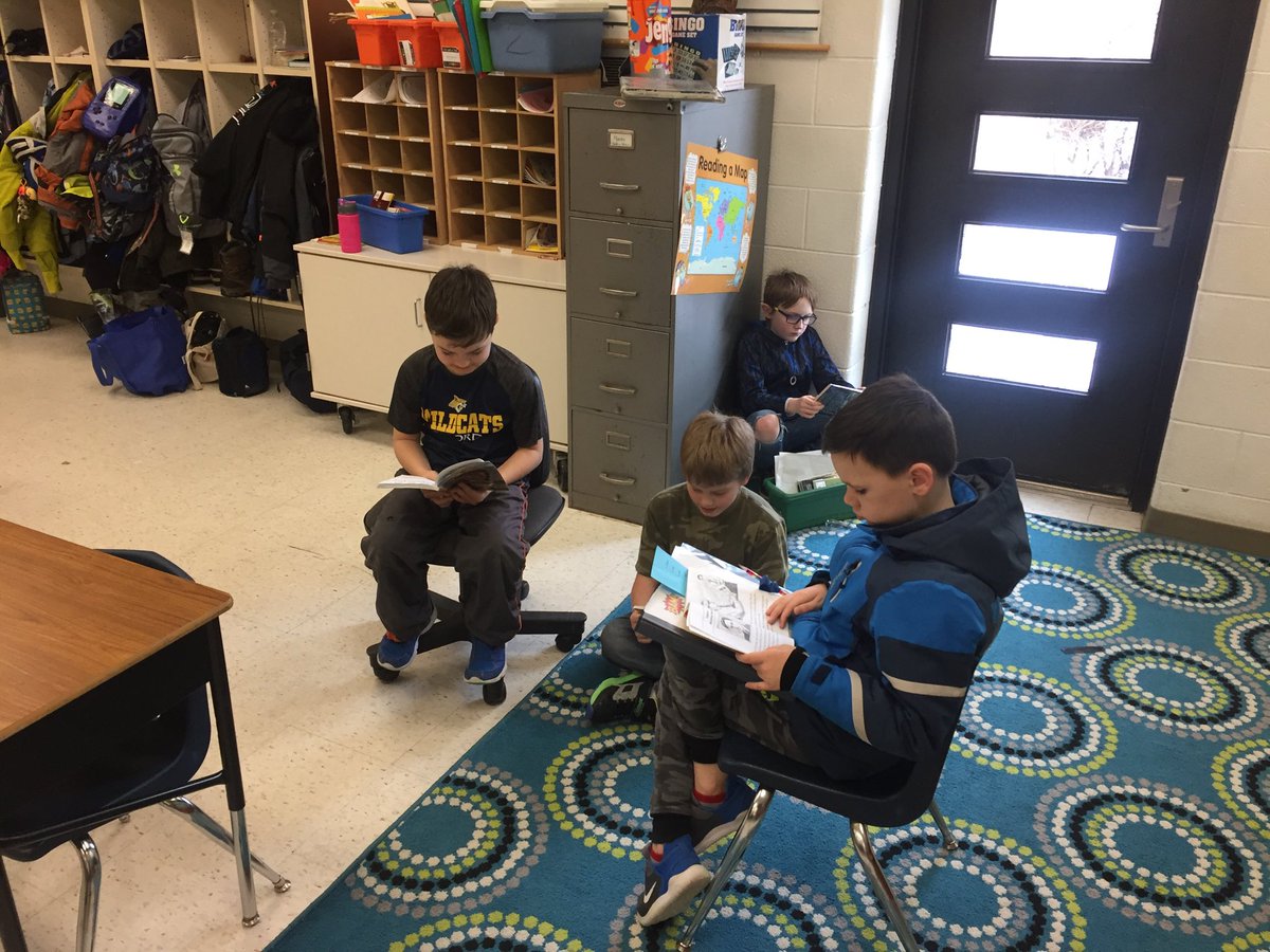 ClearLakeEl1's tweet photo. Readers Workshop in Mrs. Adema’s classroom...we value the opportunity for sustained, independent practice on a daily basis. #corepractice https://t.co/tHothWacdr