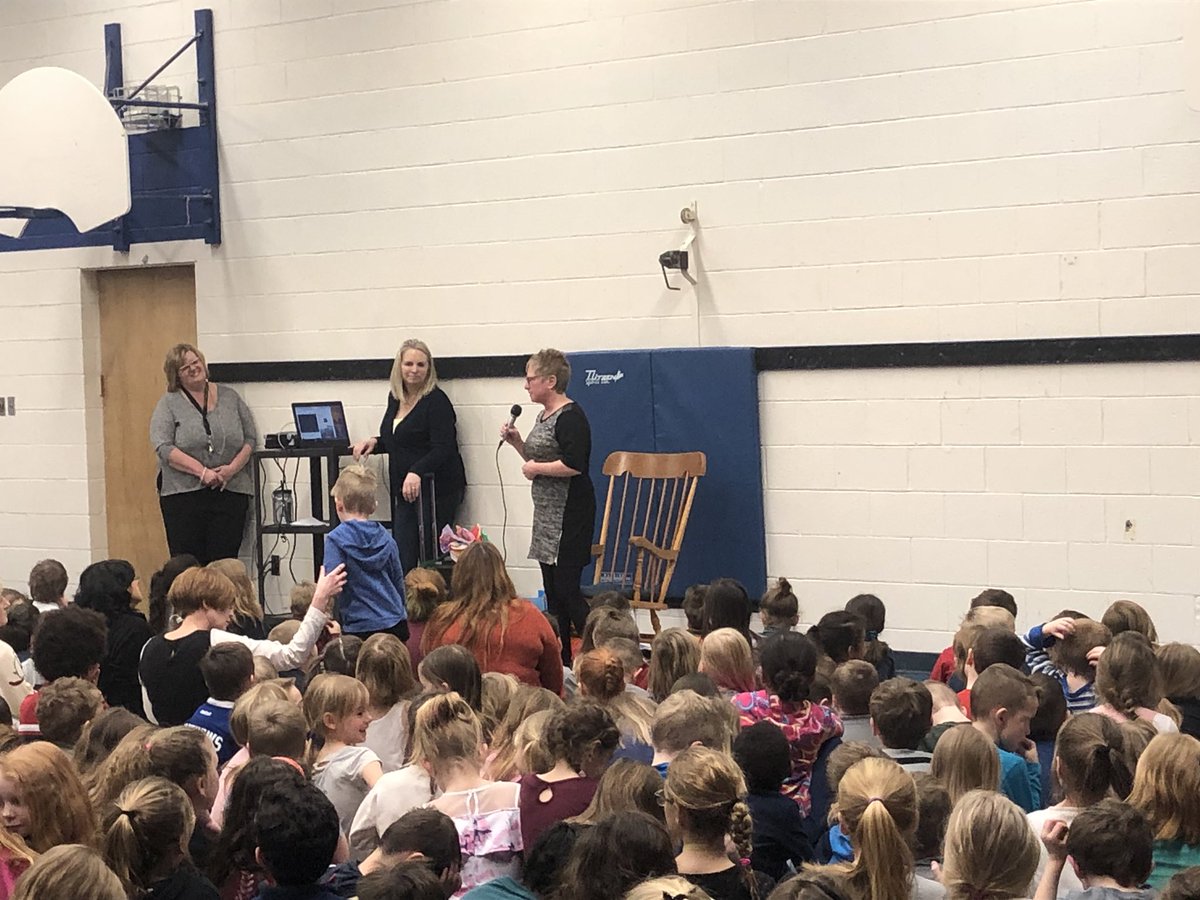 amandaamada11's tweet photo. Today we bid farewell to our amazing VP Cheryl Medhurst! An amazing assembly was had to celebrate her and her success! @LeslieFrostPS #goldyears #retirement #celebration https://t.co/JyTJi2WTcx