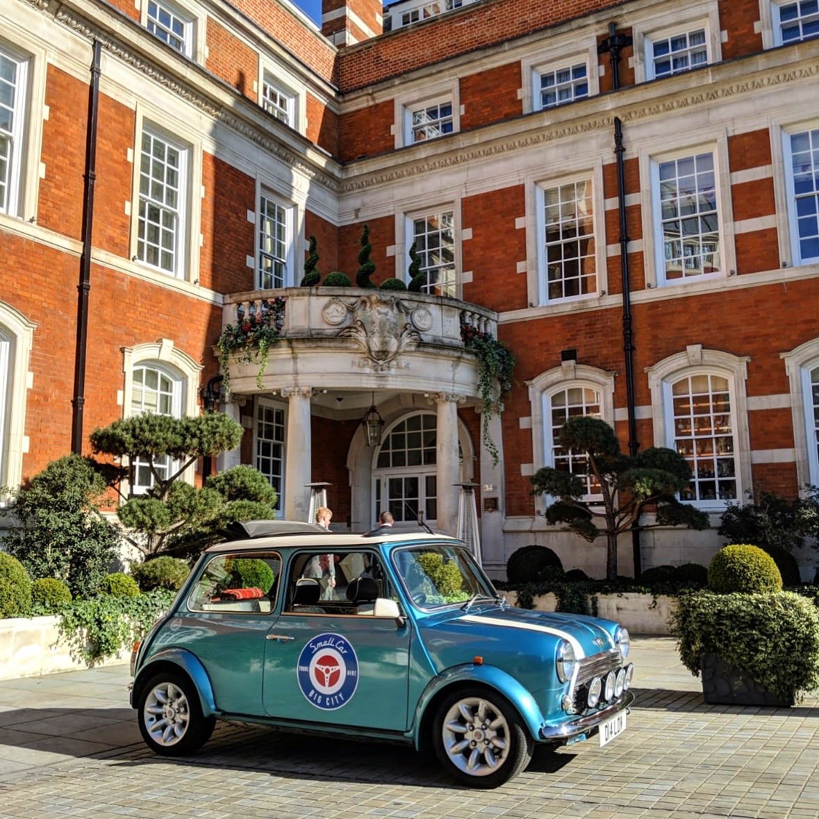 smallcarBIGCITY's tweet image. This weather is exceptional 😍
@TheLalitGroup Tooley Street 
#FoolsSpring #SouthLondon