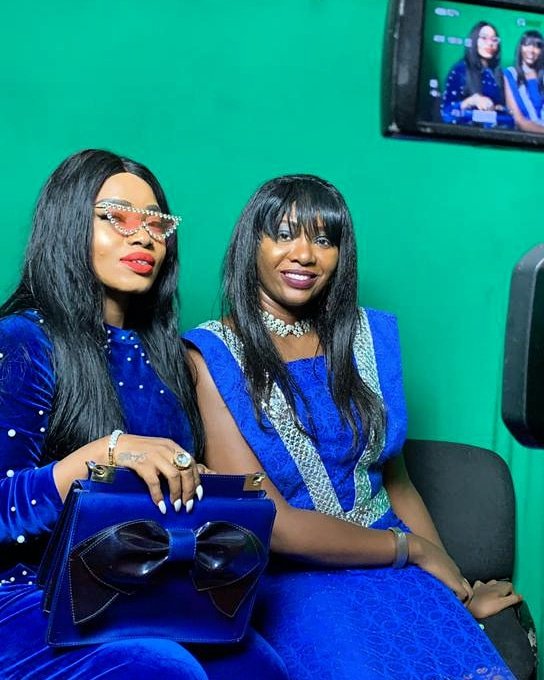 yvieprincess's tweet photo. #celeb #nigerianactress @halimabubakar in (#bedazzled #glasses &amp; #bluepurse ) is on my #tvtalkshow #biscondaily on @biscontv .#wednes#27th &amp; #onrepeat on #thursday d 28th. #11am - #12pm on Gotv108.BisconTV app is on playstore 4 Androids, Ipads &amp;IPhones 2 watch. When #womentalk. https://t.co/YrY9PxfsrH