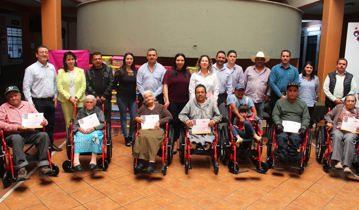 adriana_camposh's tweet photo. ¡Estamos trabajando por los más necesitados!

Entregamos 11 sillas de ruedas y 90 despensas a jaconenses en situación de vulnerabilidad, gracias a la suma de esfuerzos entre el @Jaconagob, la Fundación Vamos México, A.C. y #Berrymex.

 #UnidosHacemosElCambio. https://t.co/6pJH94x3TM