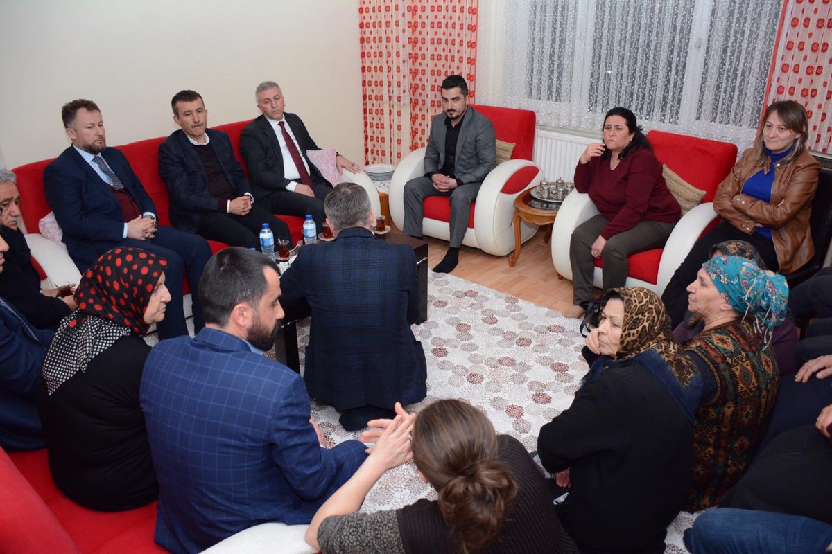 Zübeyde Hanım Mahallemizde hemşehrilerimizle bir araya geldik. Mahallemizle ilgili istişarelerde bulunduk. Bizlere evini açan Çınar Ailesi’ne teşekkür ediyoruz.
#GönülBelediyeciliği
#ÖnceMilletÖnceMemleket