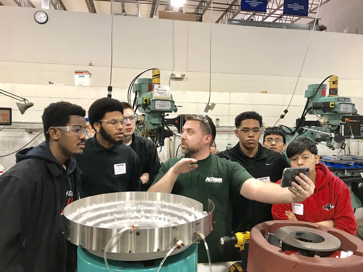 agrussell_usa's tweet photo. Mechatronic Experiential Tour @ecskills21  @WolcottTHS #PlattTech #BristolTech @CCATInc @CTDreamItDoIt https://t.co/7Ex0CHdlNO