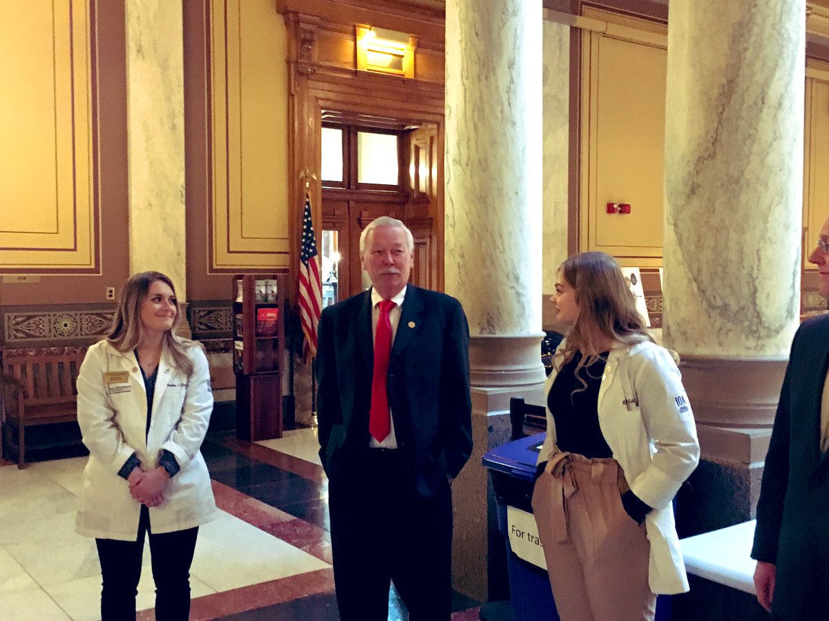 IndianaOsteo's tweet photo. This morning #FuturePhysicians say they plan to practice in #PrimaryCare in #Indiana after #Residency. Students and physicians talked about the important role of #physicians in healthcare. https://t.co/OO8pH9JXJO