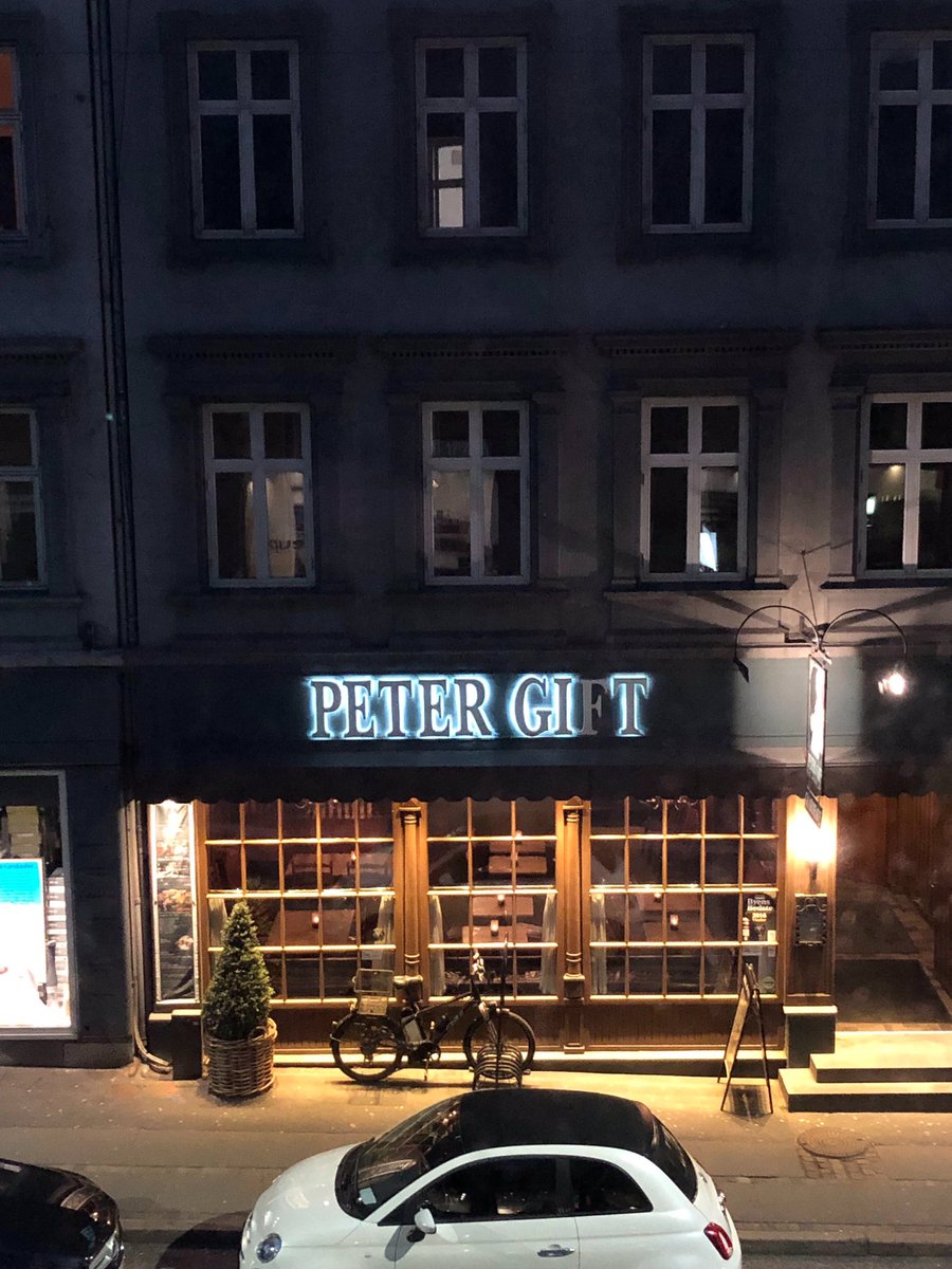 nickycdk's tweet image. This bar.... experts in GIT #developerfun #github #danishbar #versioncontrol